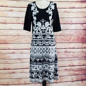 Like new Roz & Ali Blk/wht printed sweater dress